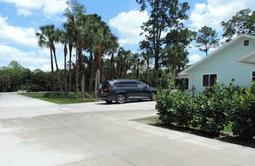 Rural Estates House | 4-bedroom house in brilliant Naples with AC, WiFi