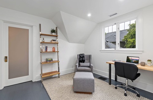 Broadway House | 4-bedroom house in charming Seattle with WiFi, AC, Parking