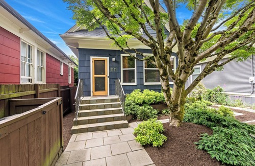 Broadway House | 4-bedroom house in charming Seattle with WiFi, AC, Parking
