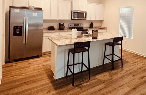 Calera House | 4-bedroom house in charming Timberline Golf neighborhood with pool