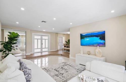 Margate House | 4-bedroom house in enchanting Margate with AC, WiFi & more.