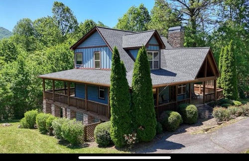 Hiawassee House | 4-bedroom house in lovely Hiawassee with WiFi, AC. Enjoy your stay