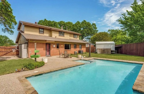 Richardson House | 4-bedroom house in marvelous Richardson with AC