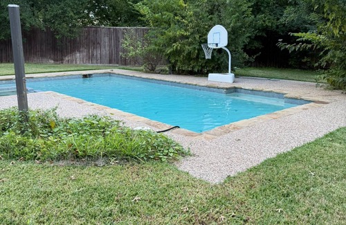 Richardson House | 4-bedroom house in marvelous Richardson with AC