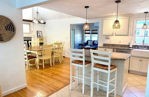 Mashpee House | 4 bedroom house in Mashpee, 5 mins to South Cape Beach