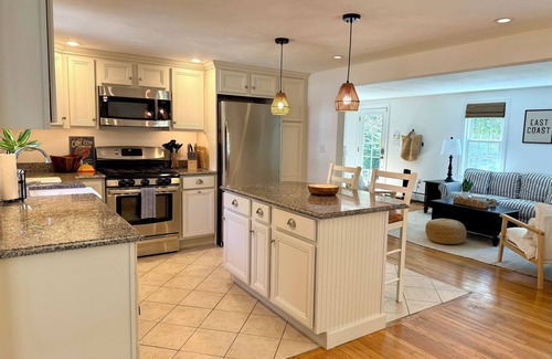 Mashpee House | 4 bedroom house in Mashpee, 5 mins to South Cape Beach