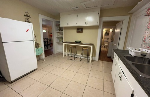 Valdosta House | 4-bedroom house in peaceful Valdosta 4 queen beds, 3 sofa beds w/full amenities