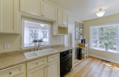 Redding House | 4-bedroom house in the beautiful Redding Garden Tract, near downtown