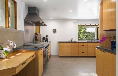 Sherman Oaks House | 4 Bedroom house in Studio City near Hollywood long term only