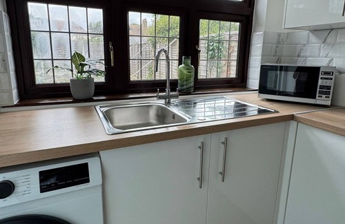 Chadwell Heath Apartment | 4 Bedroom House - Romford