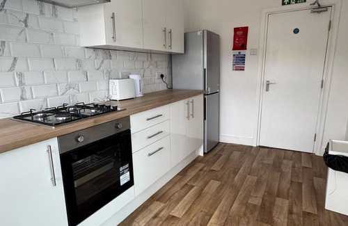 Chadwell Heath Apartment | 4 Bedroom House - Romford