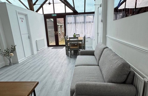 Chadwell Heath Apartment | 4 Bedroom House - Romford