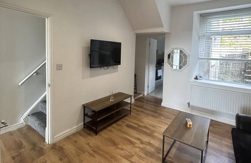 Castle House | 4 Bedroom House, Sleeps 7 - Central & Pet Friendly