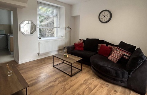 Castle House | 4 Bedroom House, Sleeps 7 - Central & Pet Friendly