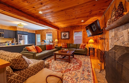 Lake Placid House | 4-bedroom house - Walking distance to town - With A/C