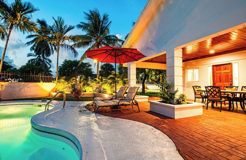 Nassau House | 4-bedroom House with private Pool - walking distance to Baha Mar and Beach