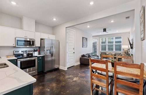 Cooper-Young Historic District House | ⭐️ 4 BEDROOM in 💙 of COOPER YOUNG ⭐️