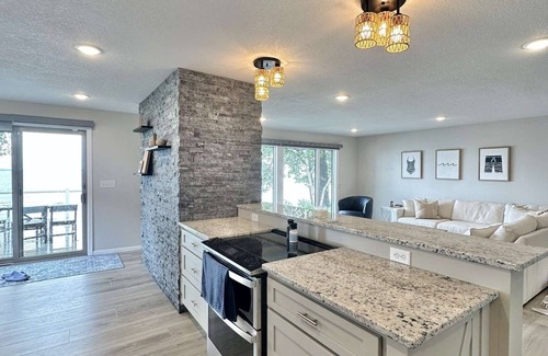 Spicer House | 4-bedroom lake home on beautiful Green Lake, Spicer, MN!