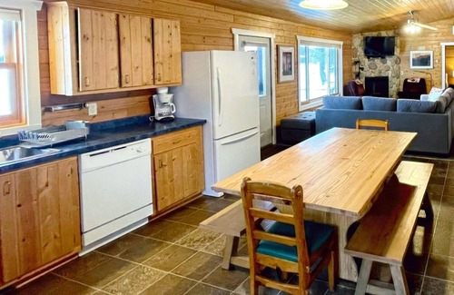Lake Shore Resort | 4-Bedroom Lakefront Cabin with Gas Fireplace in Nisswa, MN- Minutes from Gull Lk