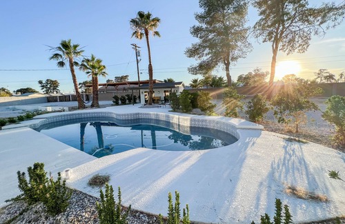 Paradise House | 4 Bedroom Lux Estate, just minutes from the strip!