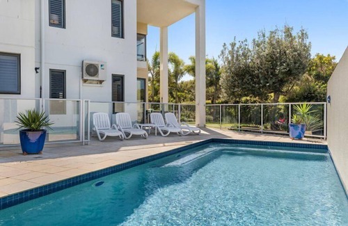 Marcoola Apartment | 4 Bedroom Luxury Beach House - with Private Pool Rooftop Spa