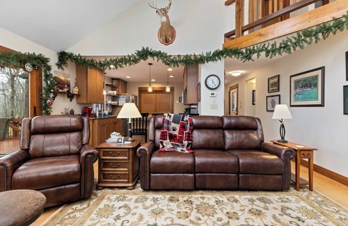 Nellysford Cabin | 4 Bedroom mountain cabin in the relaxing Wintergreen Resort with AC & Fireplace