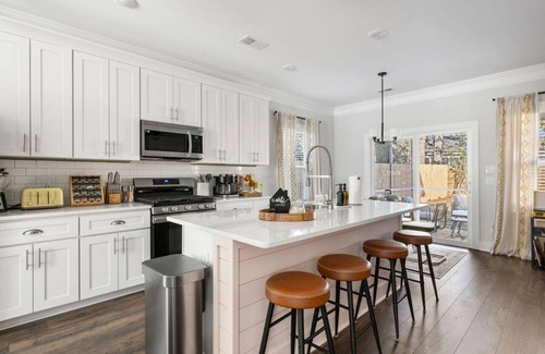 North Charleston Apartment | 4 Bedroom Park Circle Retreat with Pool!
