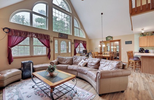 Pocono Lake Ski Chalet | 4 Bedroom Pocono Escape!