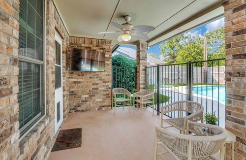 Irving House | 4 Bedroom & Pool: Great Irving Location close to attractions