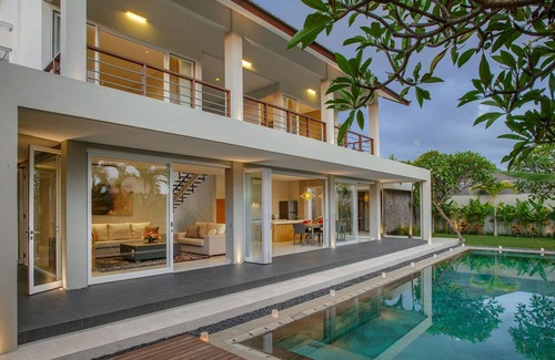 Berawa Villa | 4 Bedroom Pool Villa near FINNS Recreation Club, Staff service