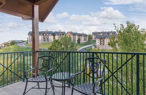 Sevierville Condo | 4 Bedroom Presidential Suite w/Fully Kitchen in Great Smoky Mountains!