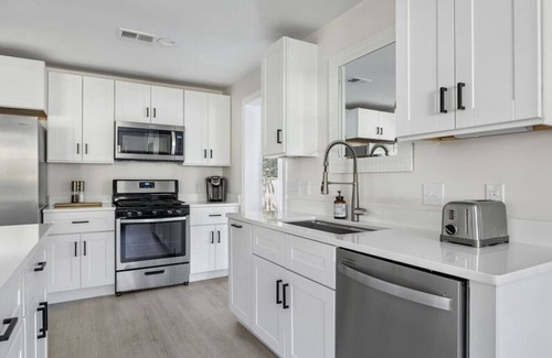 West Ashley House | 4 Bedroom Private Home 10 Minutes from Downtown!
