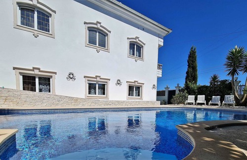 Arnal House | 4 Bedroom Residence at Villa5☆ (10-15 Guests)