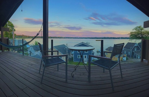Dowagiac House | 4 bedroom Retreat at Tice beach on Indian lake