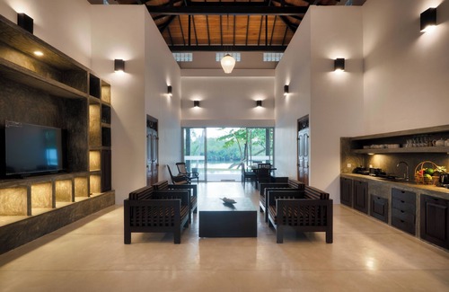 Hikkaduwa Villa | 4-bedroom river front villa in beautiful Ambalangoda with pool