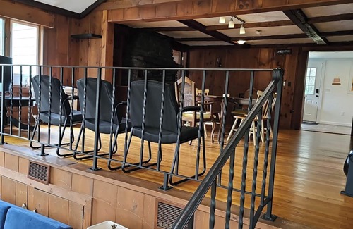 Hubbardston House | 4 Bedroom Rustic Cottage Overlooking Lake