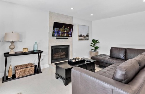 Palmetto Bay Apartment | 4 Bedroom Single family 441311 by Houzlet