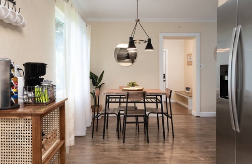 Gainesville House | 4 Bedroom Single Family home 5 mins to University!