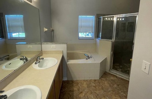 Poinciana Apartment | 4 Bedroom Single family 422315 by Houzlet