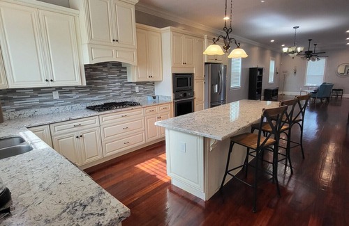 West End House | 4 bedroom spacious home near Lakefront