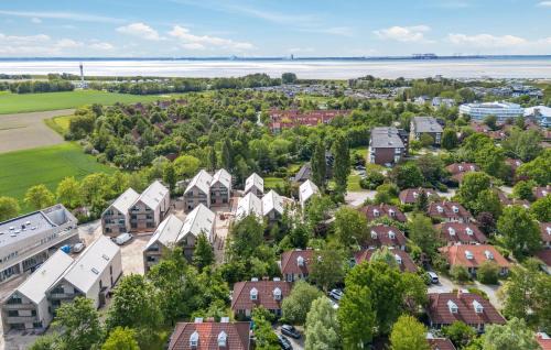Tossens Apartment | 4 Bedroom Stunning Apartment In Tossens