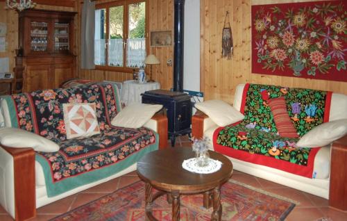 Castet House | 4 Bedroom Stunning Home In Louvie-Juzon