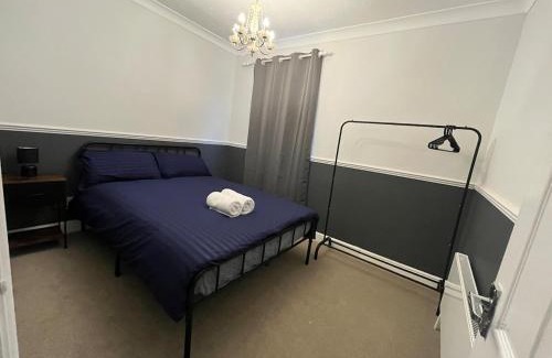 Lincoln House | 4 Bedroom stylish House Lincoln