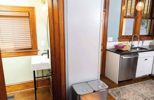 Roanoke Condo | 4 Bedroom Suite | Greenway | Food | Cocktails