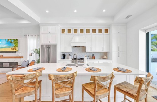 Naples Park House | 4 Bedroom Tropical Vacation Home