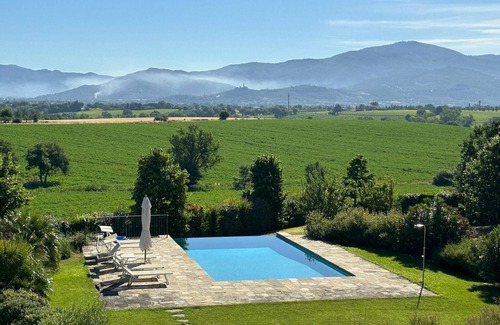 Le Piazze Villa | 4 Bedroom Tuscan Country Villa with Infinity pool & stunning views near Cortona