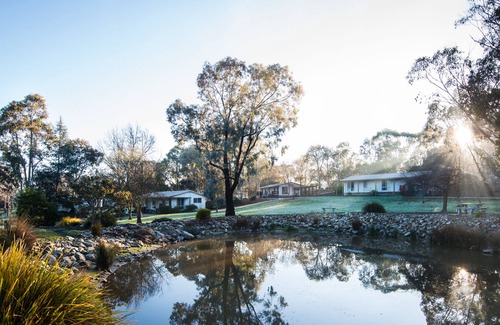 Churchill House | 4 bedroom unit in quiet location- pet friendly