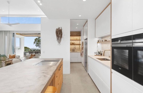 Balgowlah Heights House | 4 bedroom upper level apartment - Balgowlah awaits you!