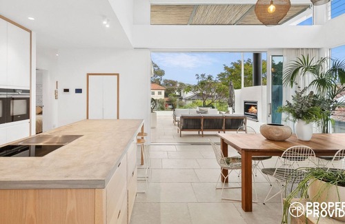 Balgowlah Heights House | 4 bedroom upper level apartment - Balgowlah awaits you!