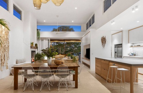 Balgowlah Heights House | 4 bedroom upper level apartment - Balgowlah awaits you!